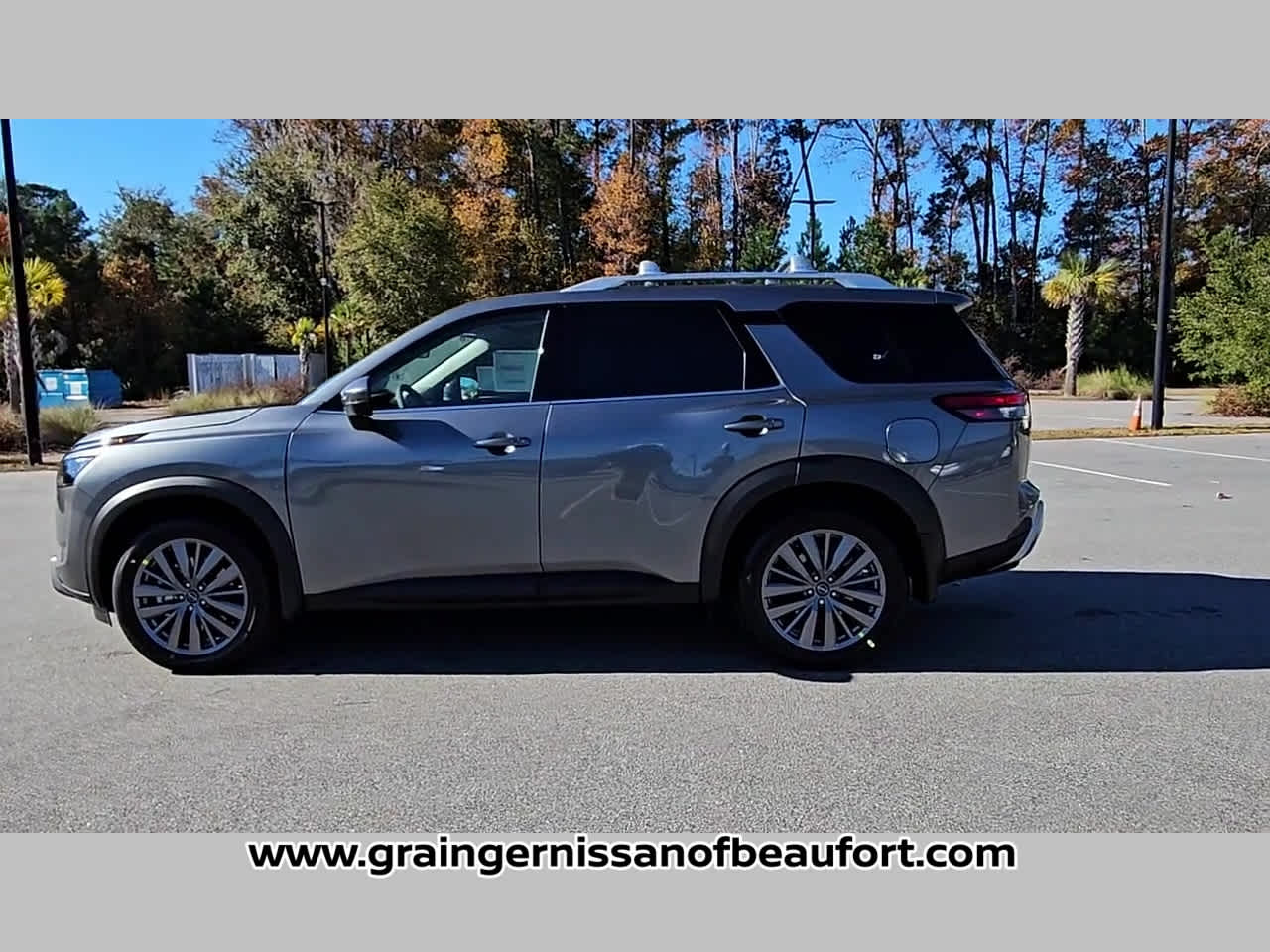 2025 Nissan Pathfinder SL