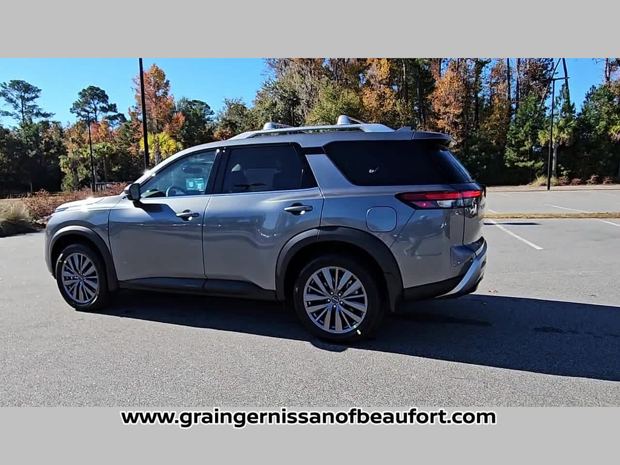 2025 Nissan Pathfinder SL