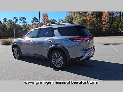 2025 Nissan Pathfinder SL