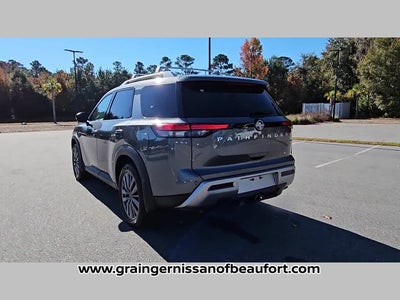 2025 Nissan Pathfinder SL