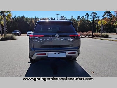 2025 Nissan Pathfinder SL