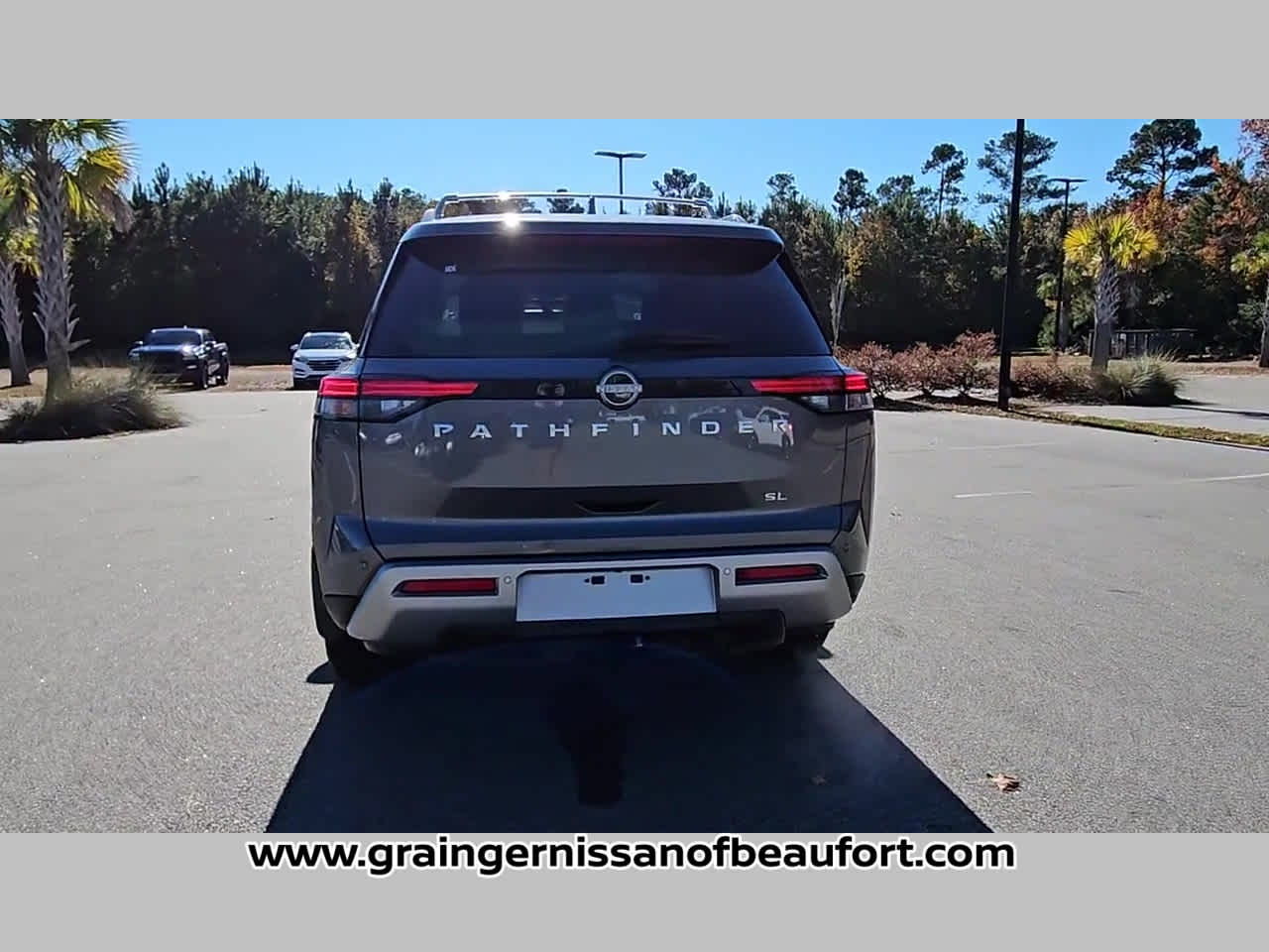 2025 Nissan Pathfinder SL