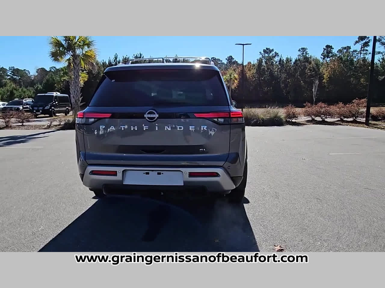 2025 Nissan Pathfinder SL