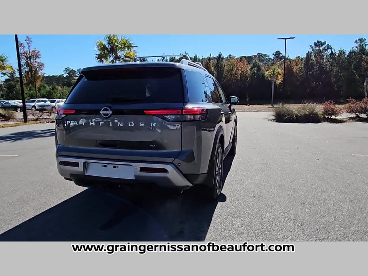 2025 Nissan Pathfinder SL