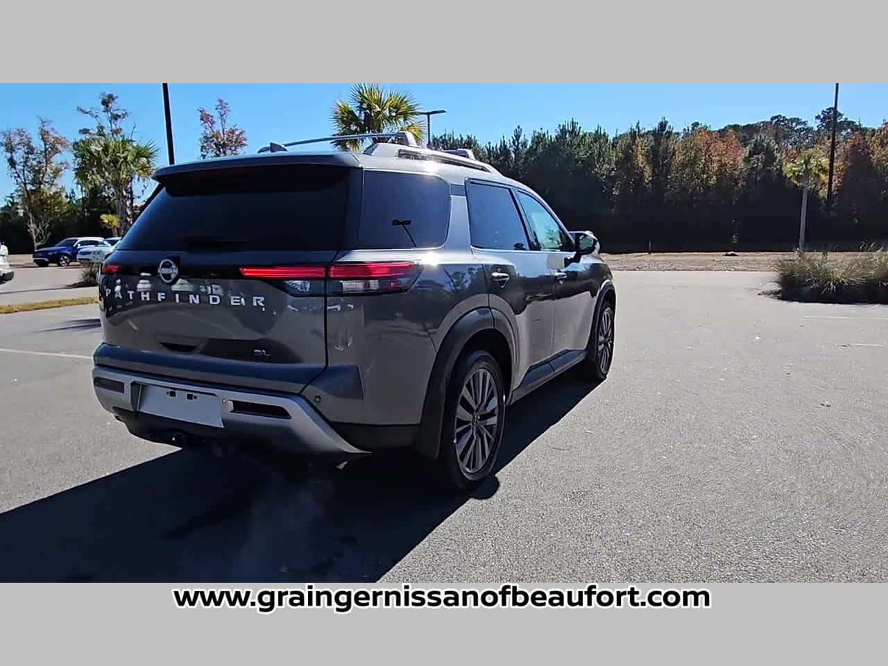 2025 Nissan Pathfinder SL