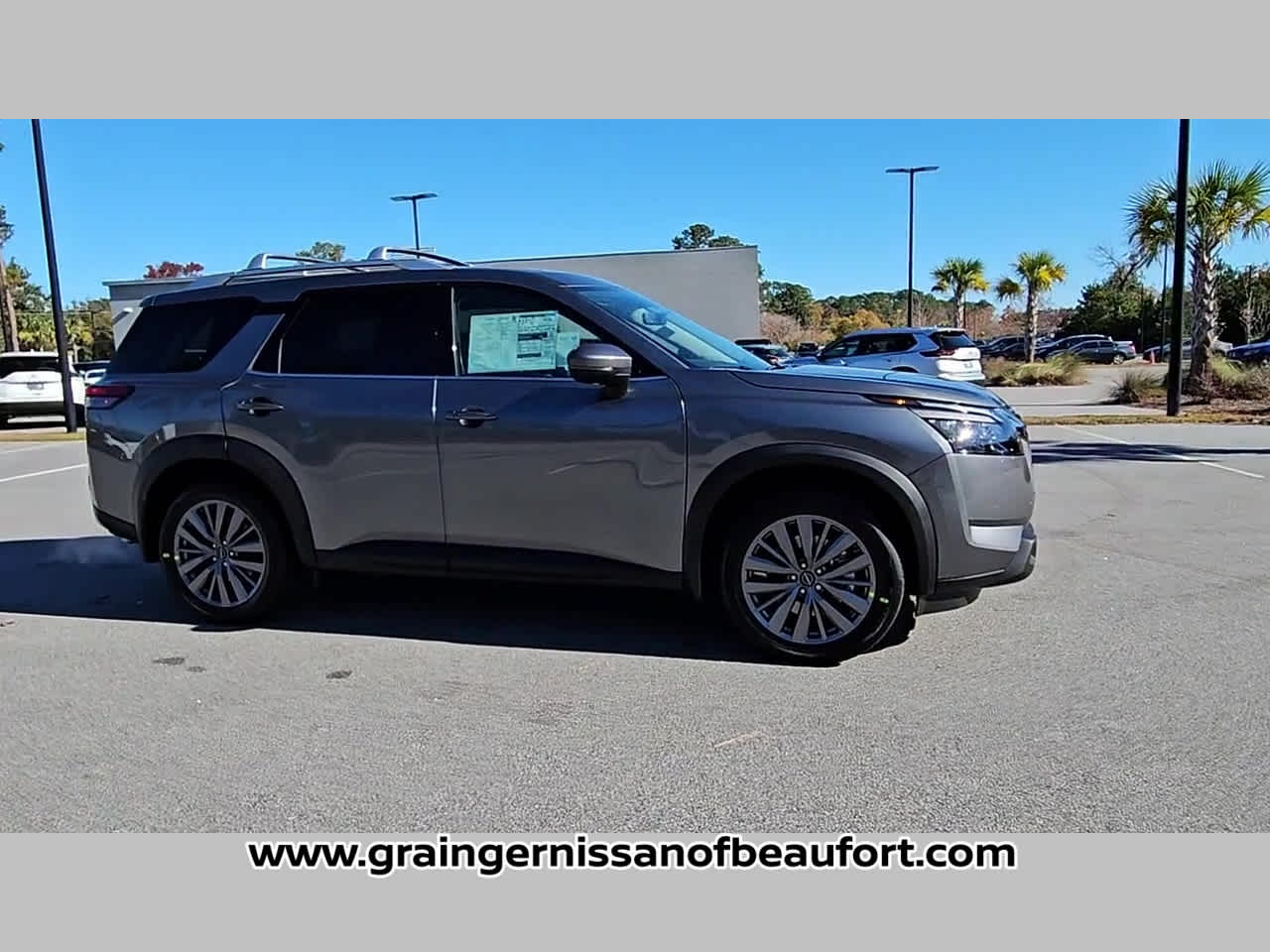 2025 Nissan Pathfinder SL