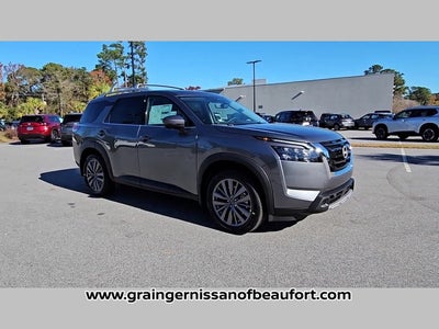 2025 Nissan Pathfinder SL