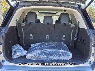 2025 Nissan Pathfinder SL