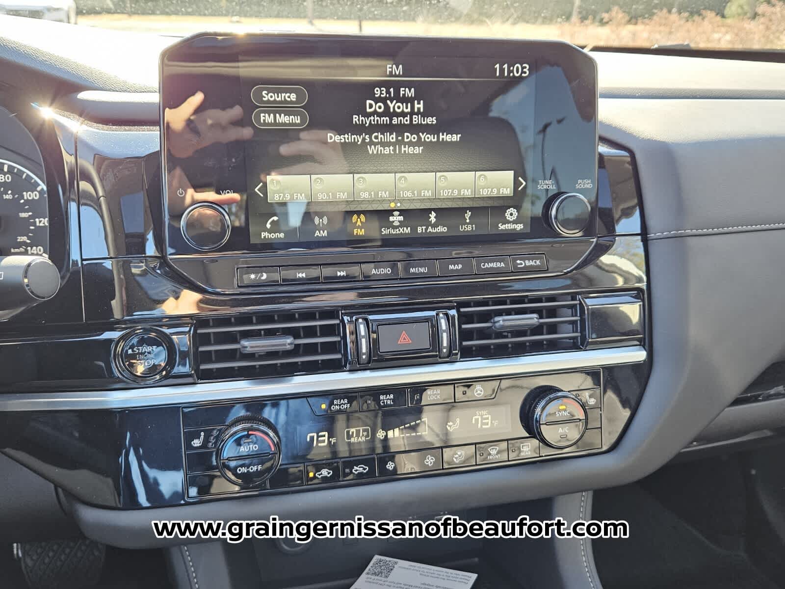 2025 Nissan Pathfinder SL