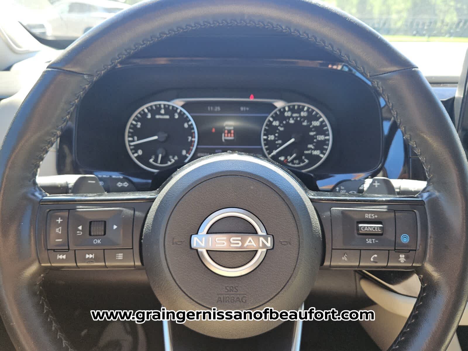 2023 Nissan Pathfinder SL