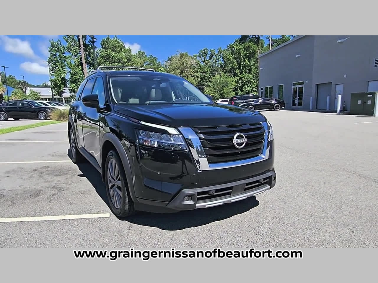 2023 Nissan Pathfinder SL