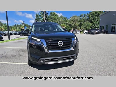 2023 Nissan Pathfinder SL