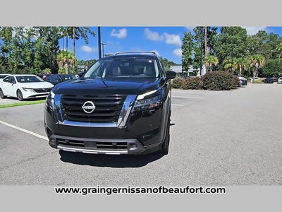 2023 Nissan Pathfinder SL