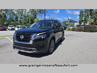 2023 Nissan Pathfinder SL