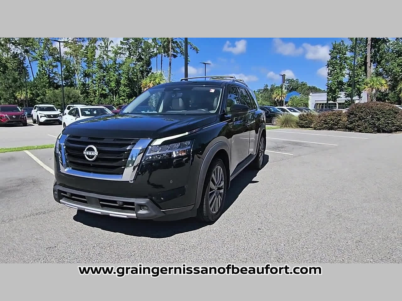 2023 Nissan Pathfinder SL