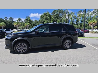 2023 Nissan Pathfinder SL