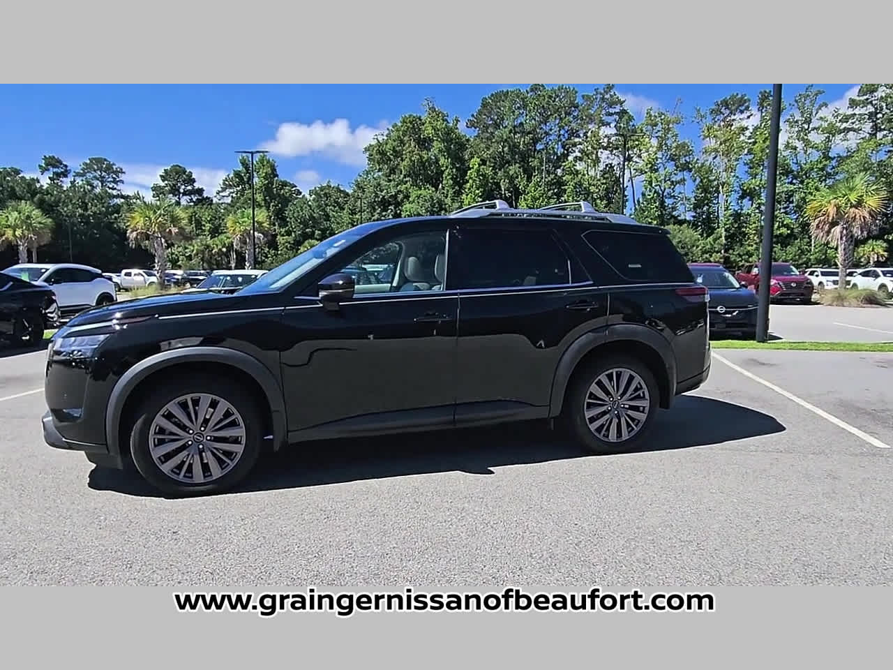 2023 Nissan Pathfinder SL