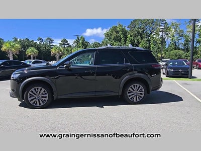 2023 Nissan Pathfinder SL
