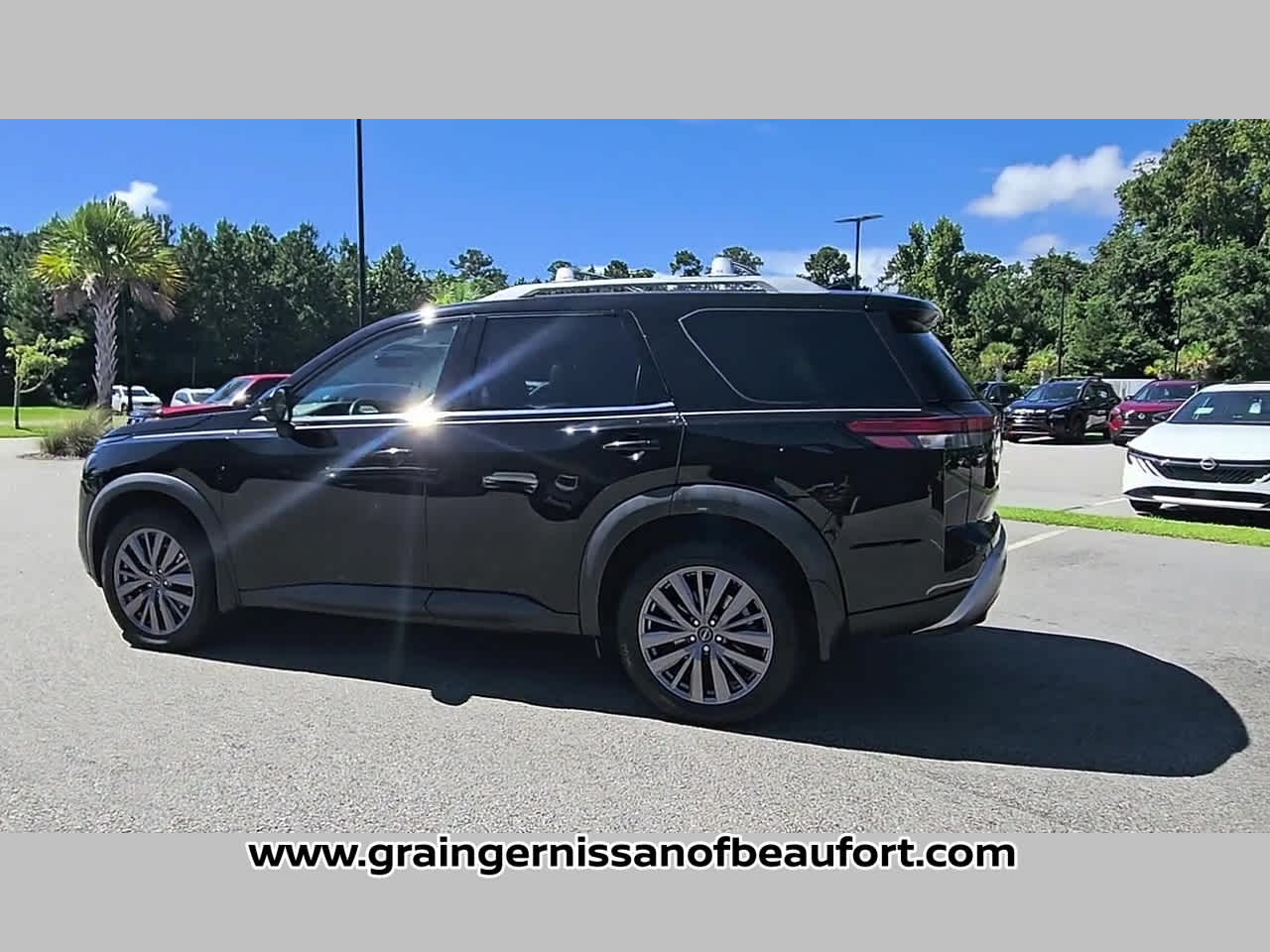 2023 Nissan Pathfinder SL