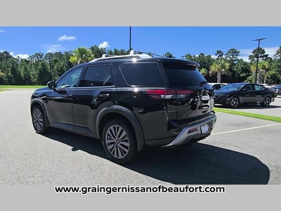 2023 Nissan Pathfinder SL