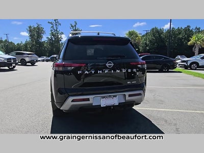 2023 Nissan Pathfinder SL