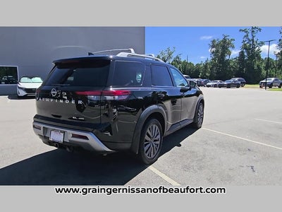 2023 Nissan Pathfinder SL