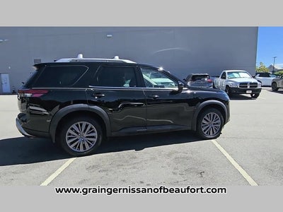 2023 Nissan Pathfinder SL