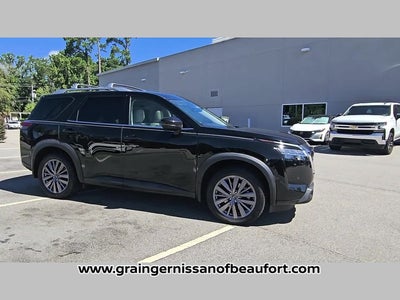 2023 Nissan Pathfinder SL