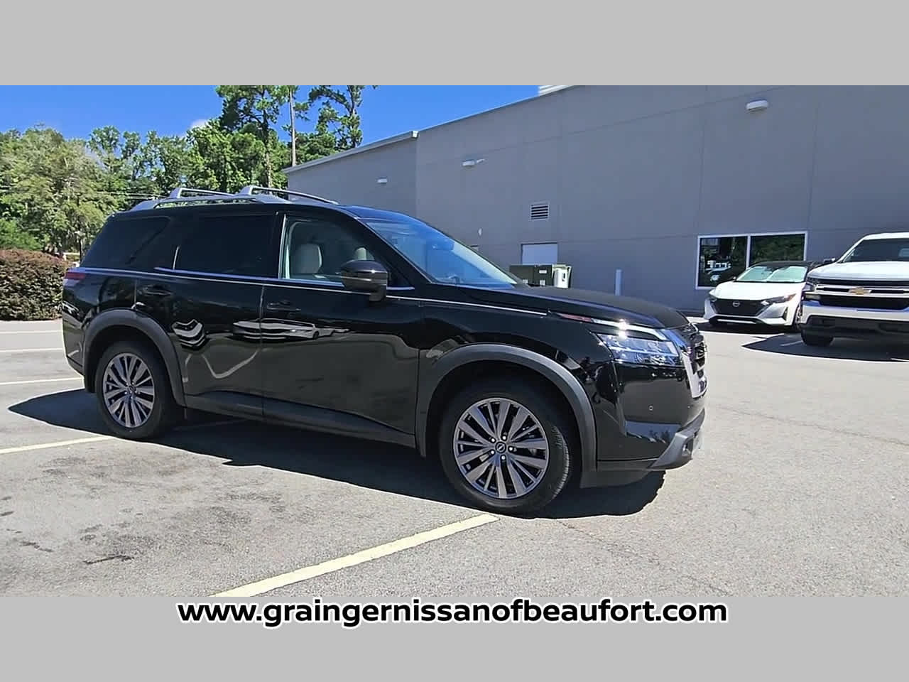 2023 Nissan Pathfinder SL