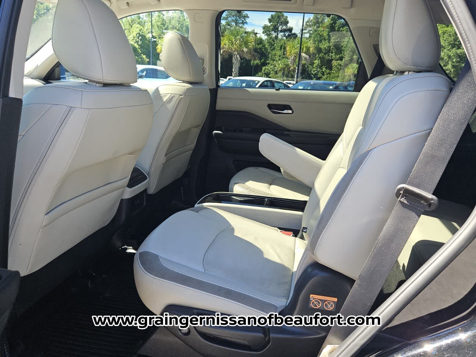2023 Nissan Pathfinder SL