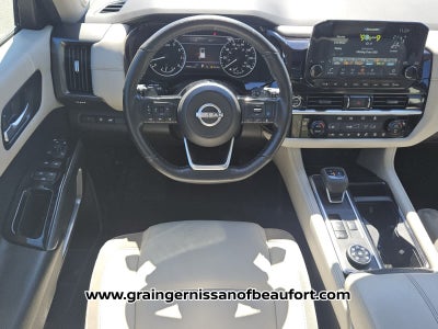 2023 Nissan Pathfinder SL