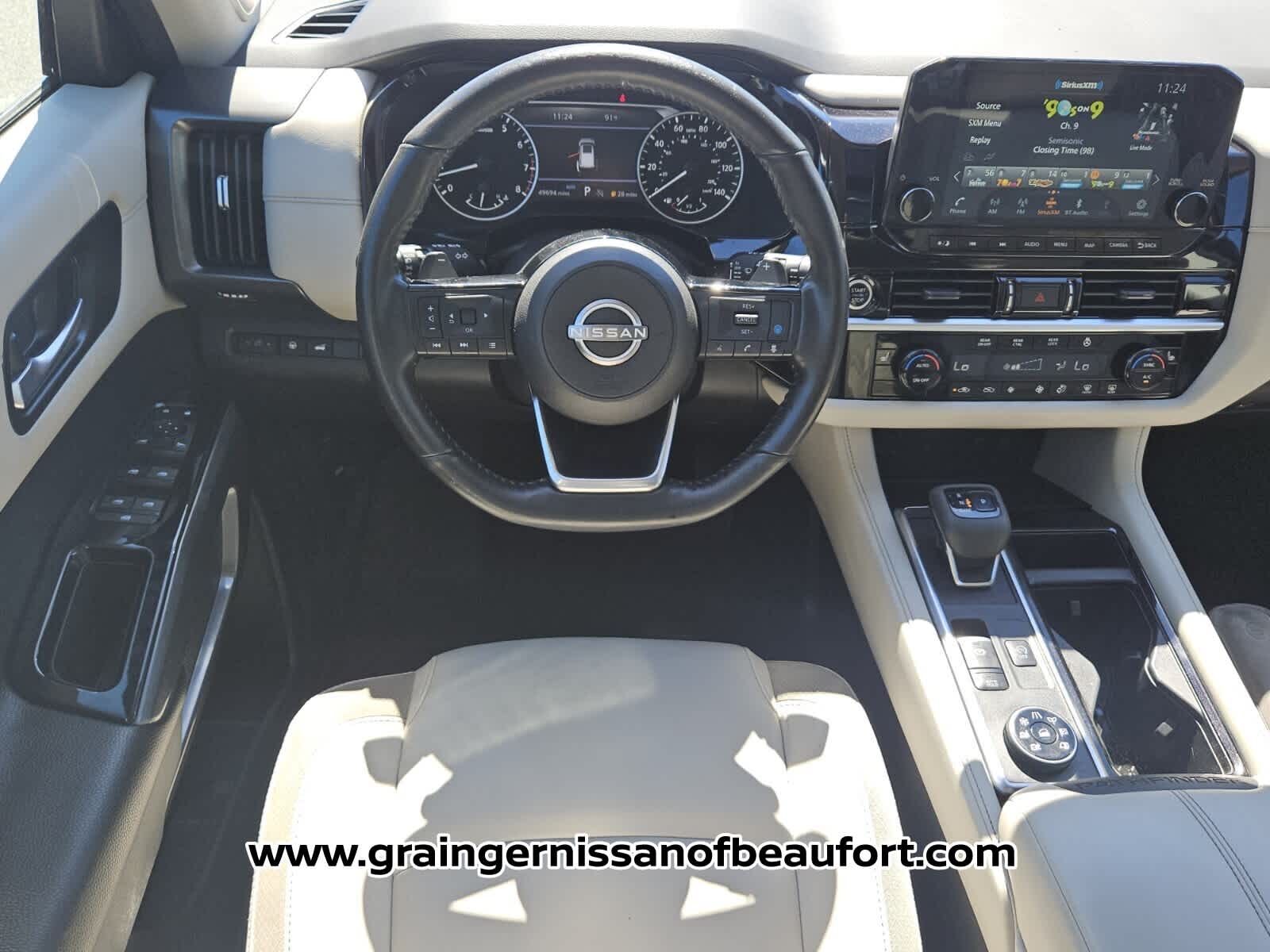 2023 Nissan Pathfinder SL