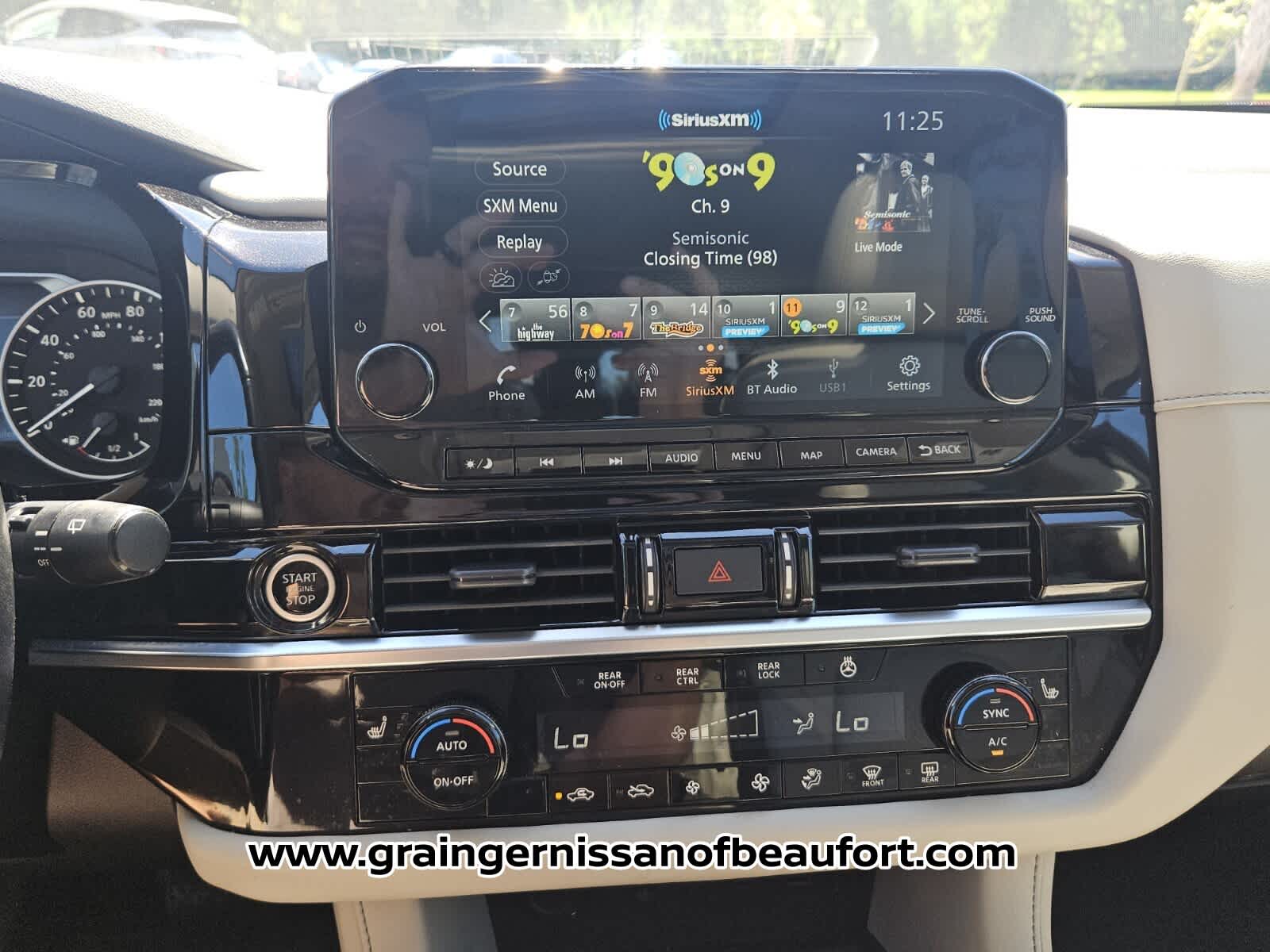 2023 Nissan Pathfinder SL