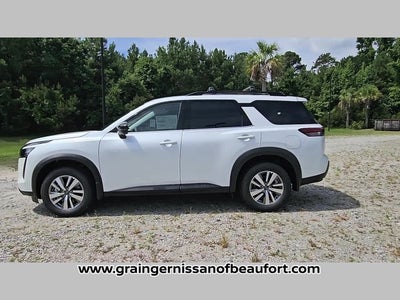2026 Nissan Pathfinder SL
