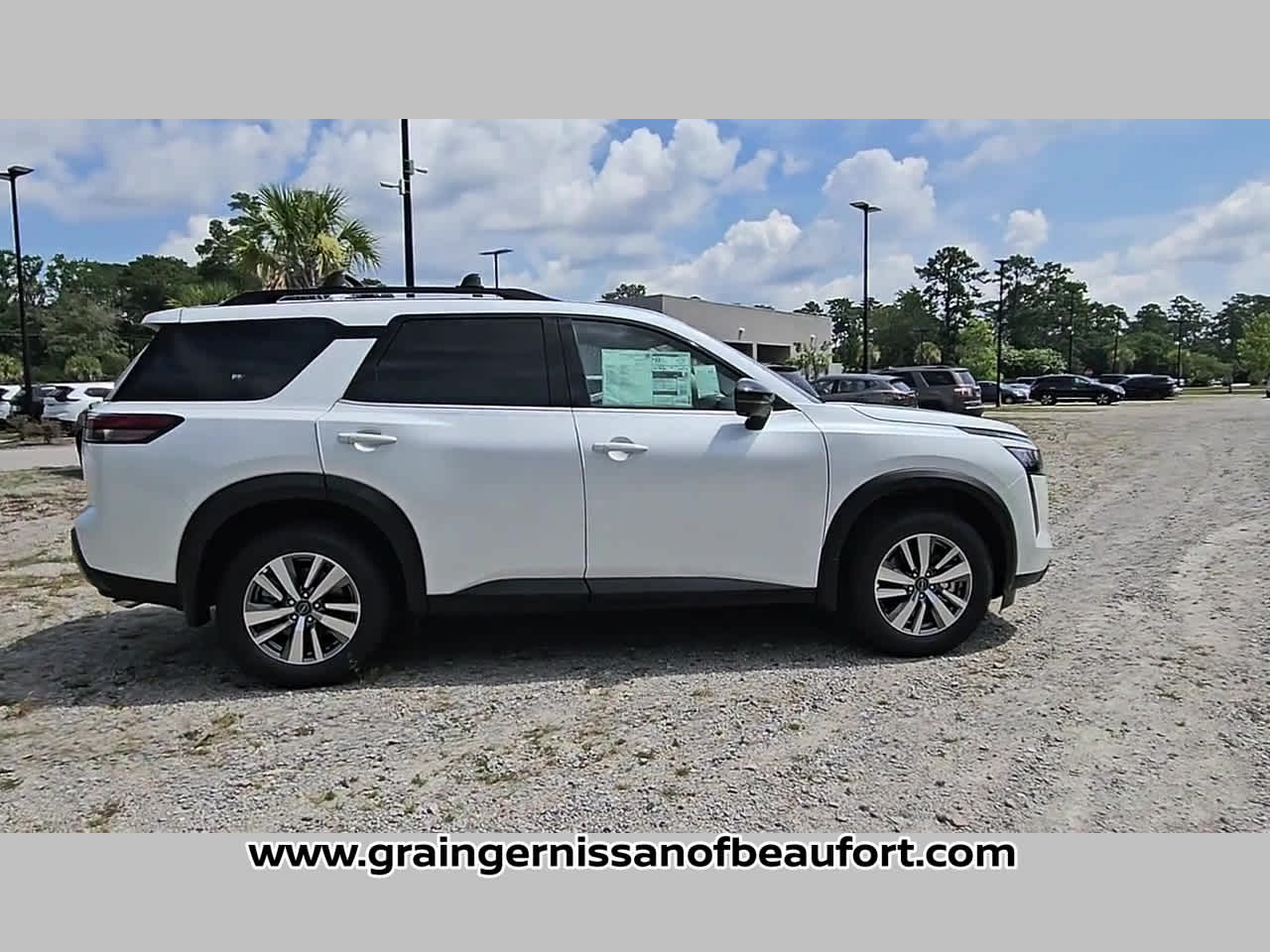 2026 Nissan Pathfinder SL