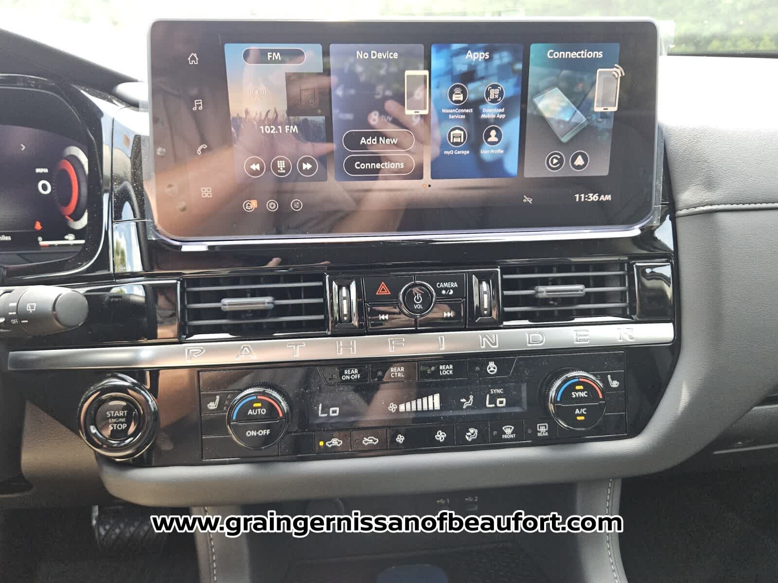 2026 Nissan Pathfinder SL