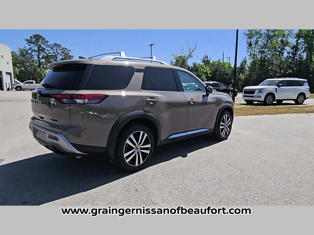 2023 Nissan Pathfinder Platinum