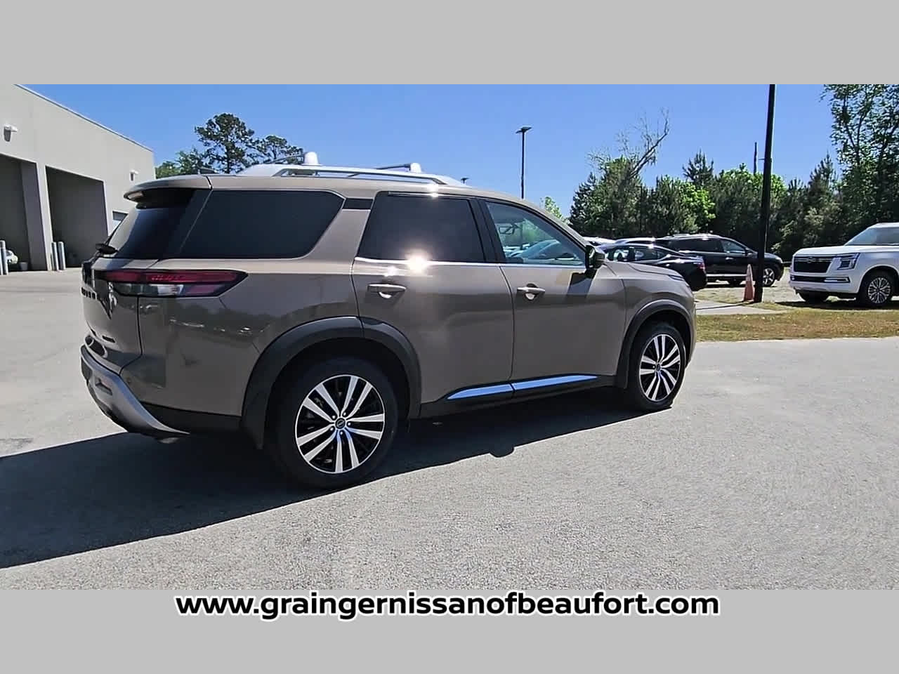 2023 Nissan Pathfinder Platinum