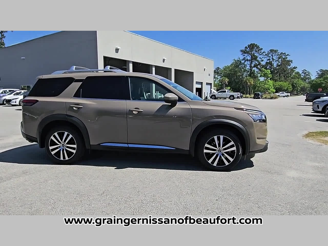 2023 Nissan Pathfinder Platinum