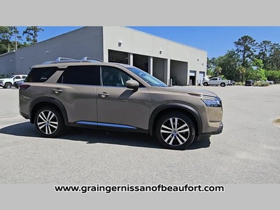 2023 Nissan Pathfinder Platinum