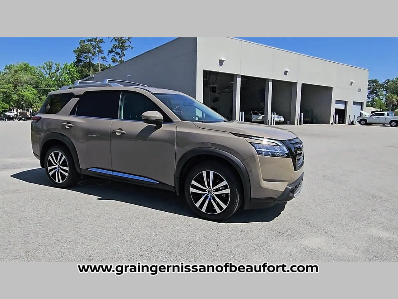 2023 Nissan Pathfinder Platinum