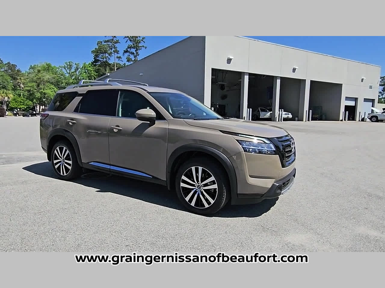 2023 Nissan Pathfinder Platinum