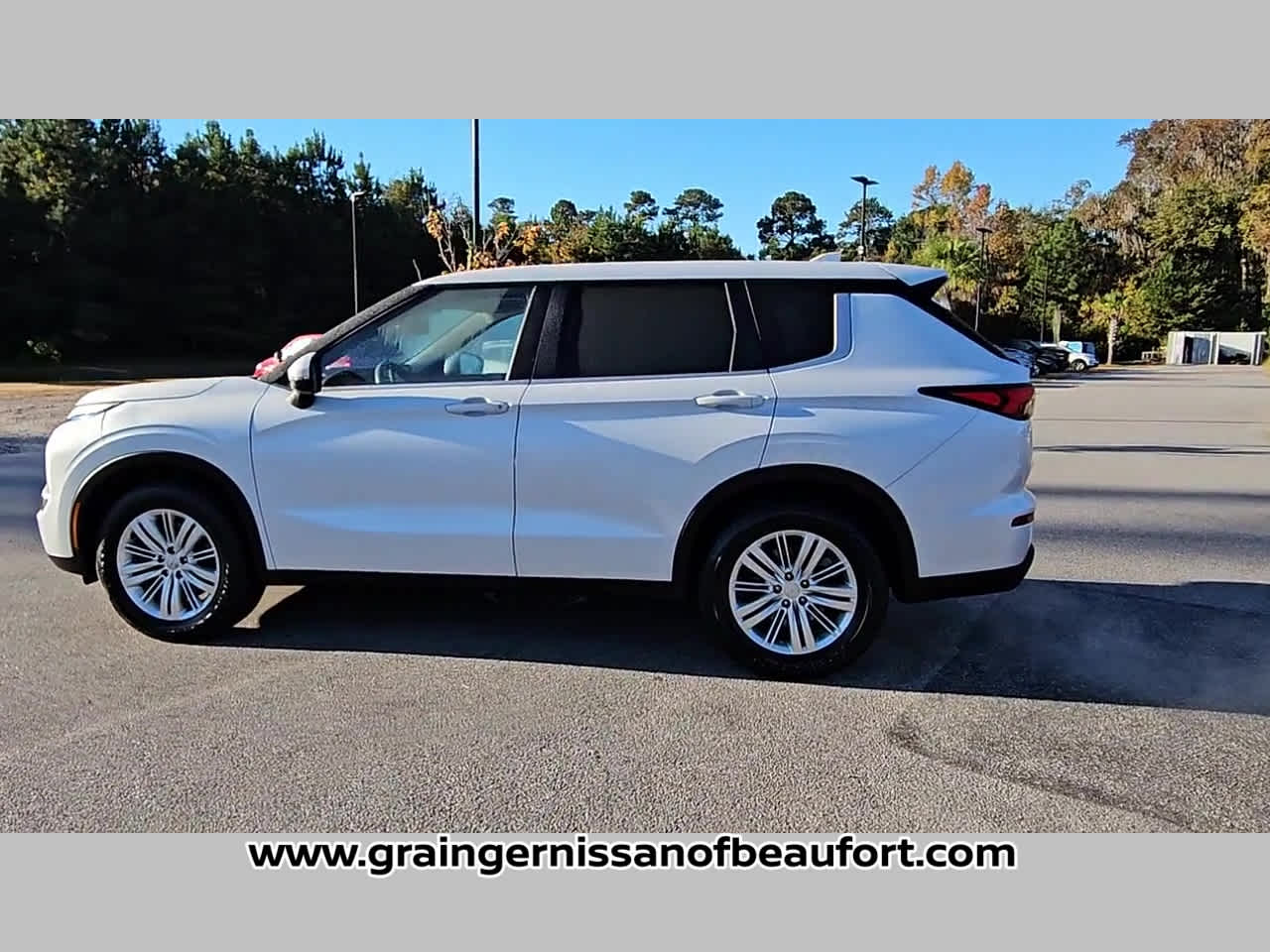 2022 Mitsubishi Outlander ES