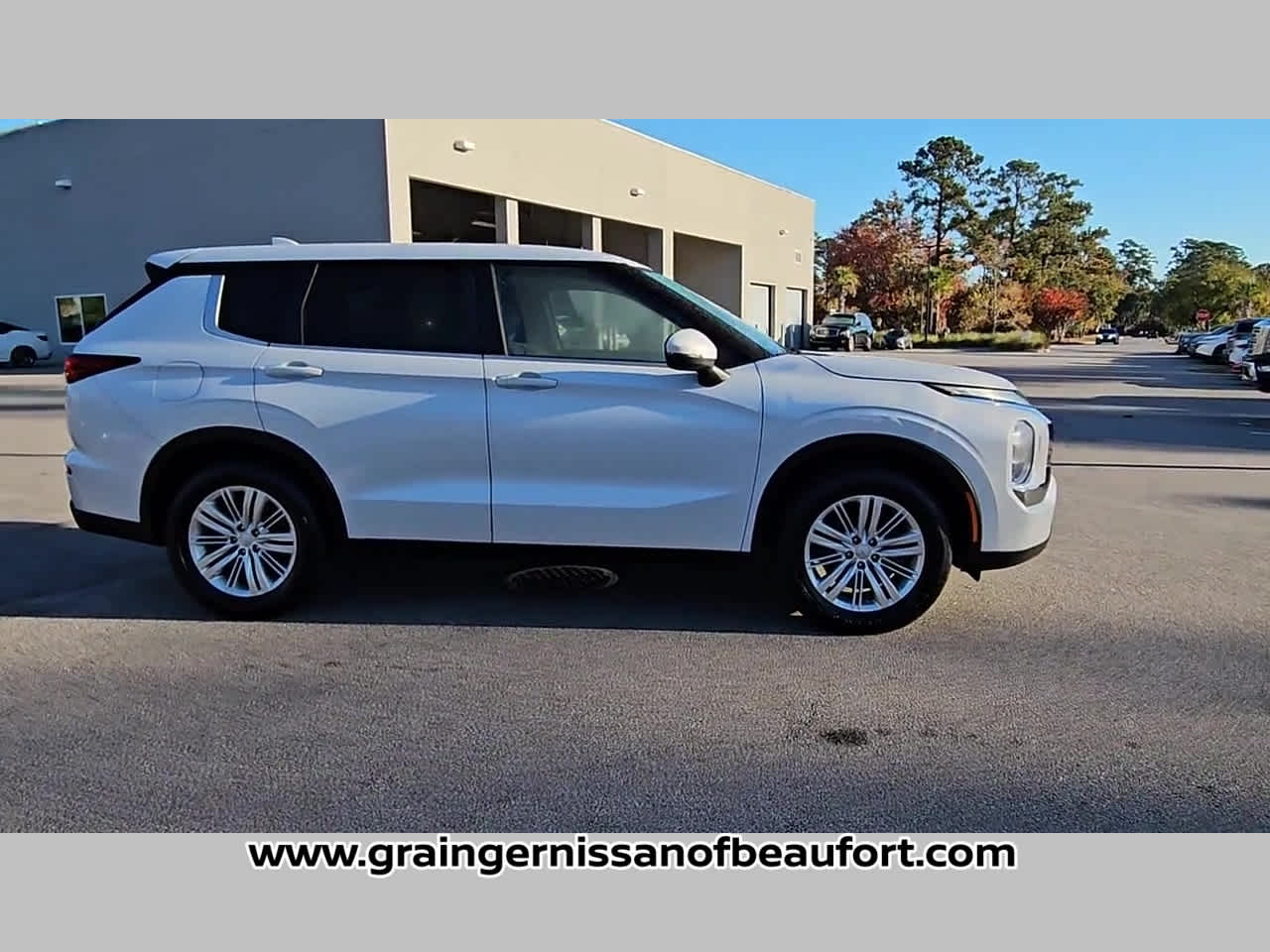 2022 Mitsubishi Outlander ES