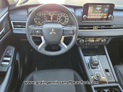 2022 Mitsubishi Outlander ES