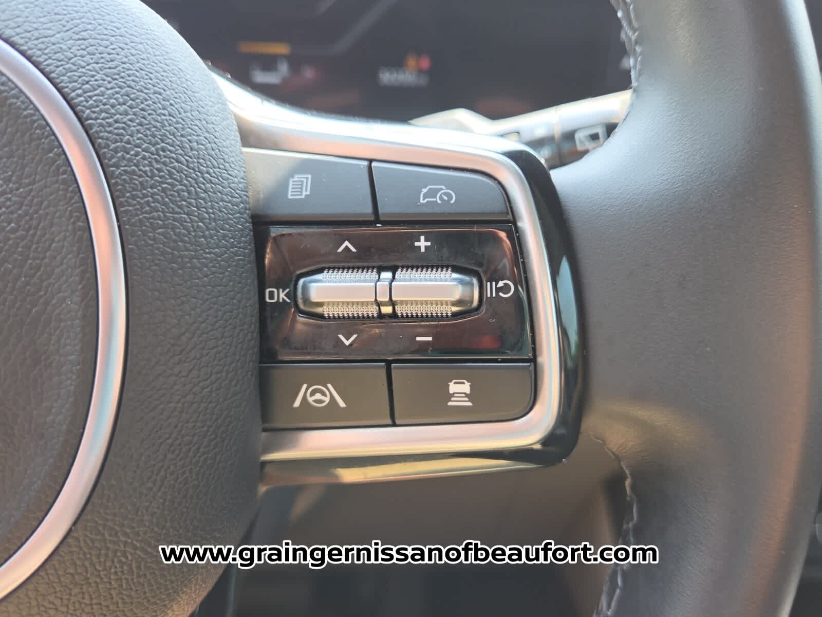 2025 Kia Carnival SX
