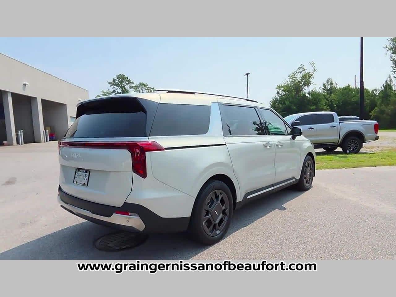 2025 Kia Carnival SX