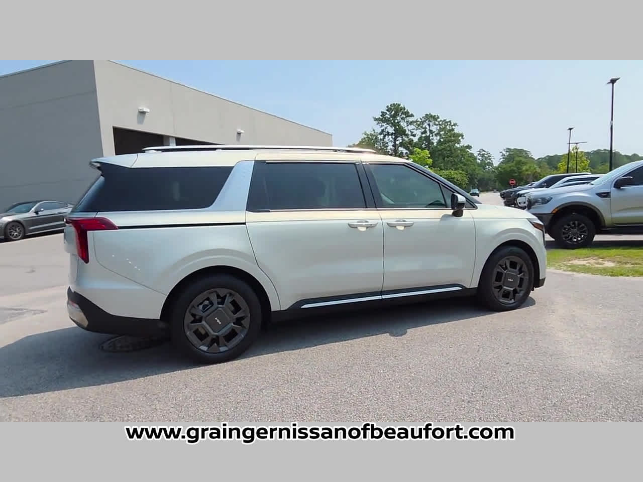 2025 Kia Carnival SX