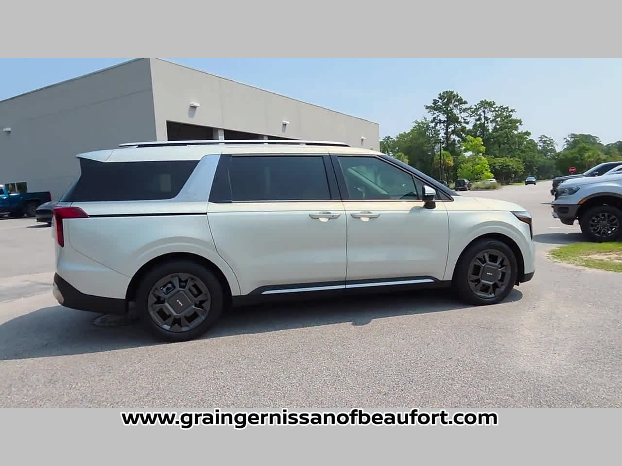 2025 Kia Carnival SX